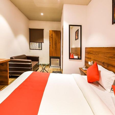 Capital O 19133 Oak Tree Hotel New Delhi Exterior foto