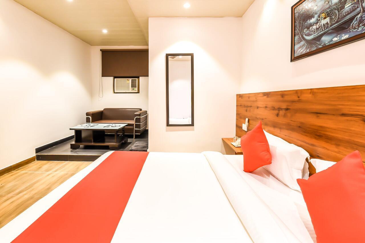 Capital O 19133 Oak Tree Hotel New Delhi Exterior foto