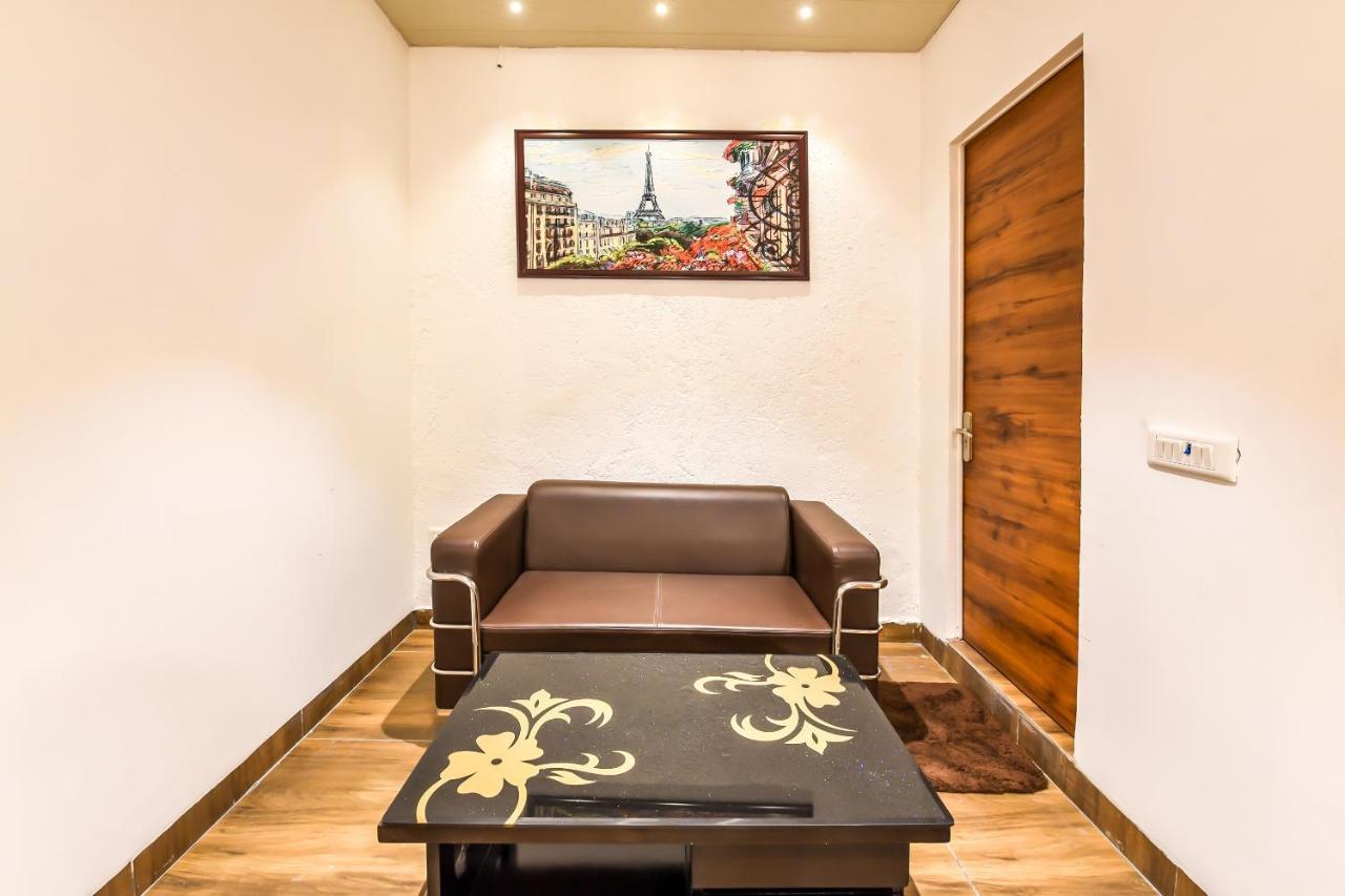 Capital O 19133 Oak Tree Hotel New Delhi Exterior foto
