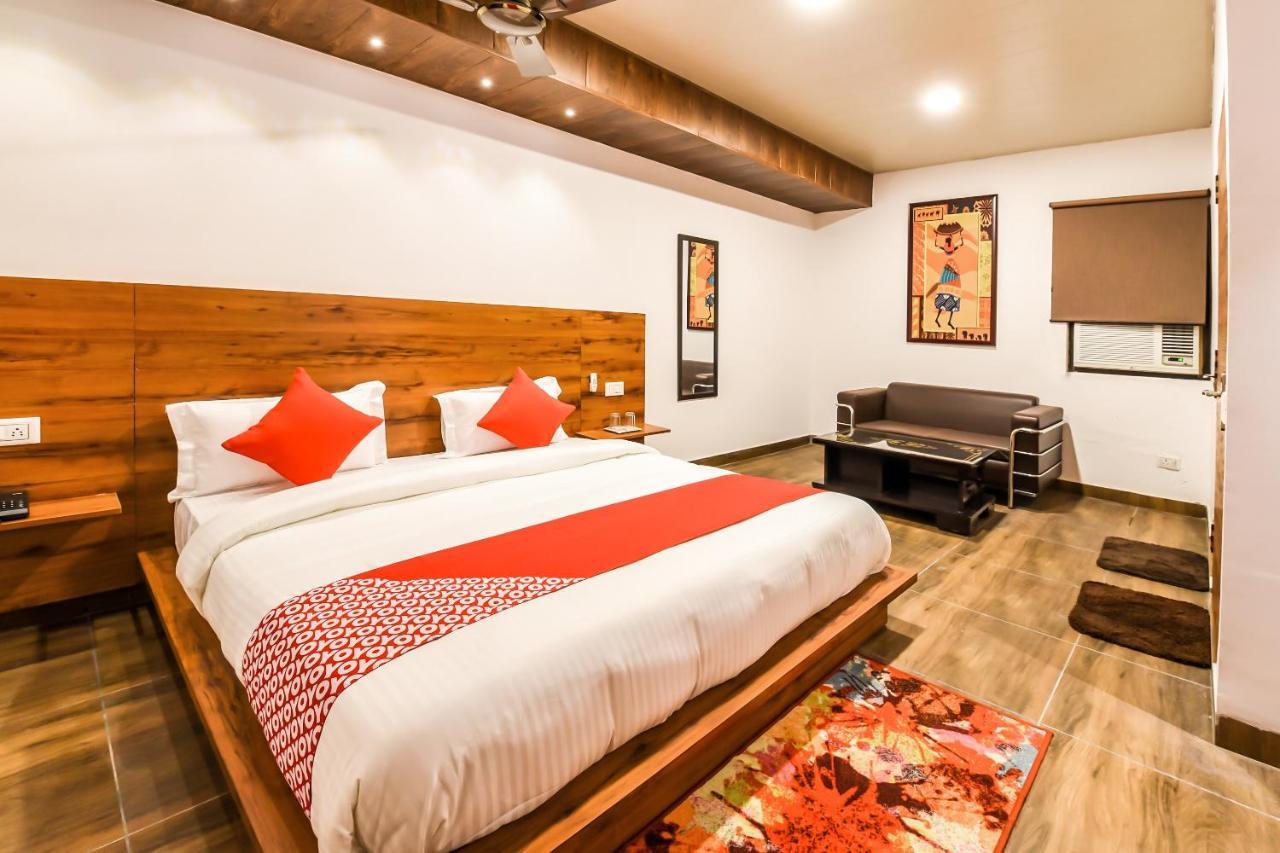 Capital O 19133 Oak Tree Hotel New Delhi Exterior foto