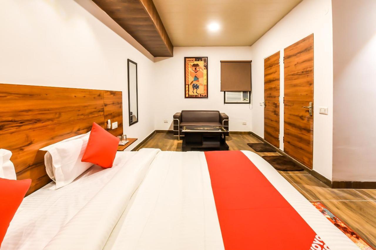 Capital O 19133 Oak Tree Hotel New Delhi Exterior foto