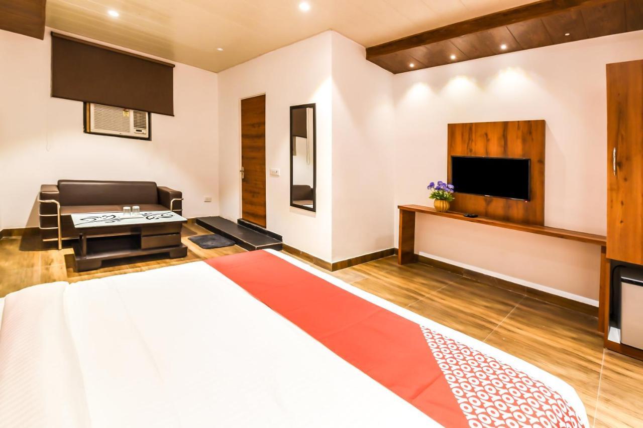 Capital O 19133 Oak Tree Hotel New Delhi Exterior foto