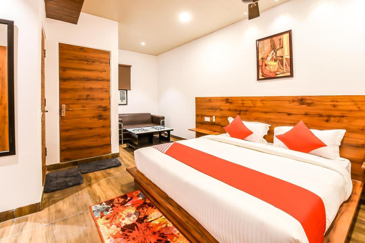 Capital O 19133 Oak Tree Hotel New Delhi Exterior foto
