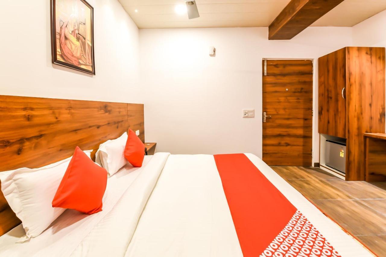 Capital O 19133 Oak Tree Hotel New Delhi Exterior foto