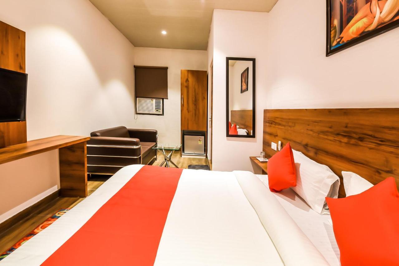 Capital O 19133 Oak Tree Hotel New Delhi Exterior foto