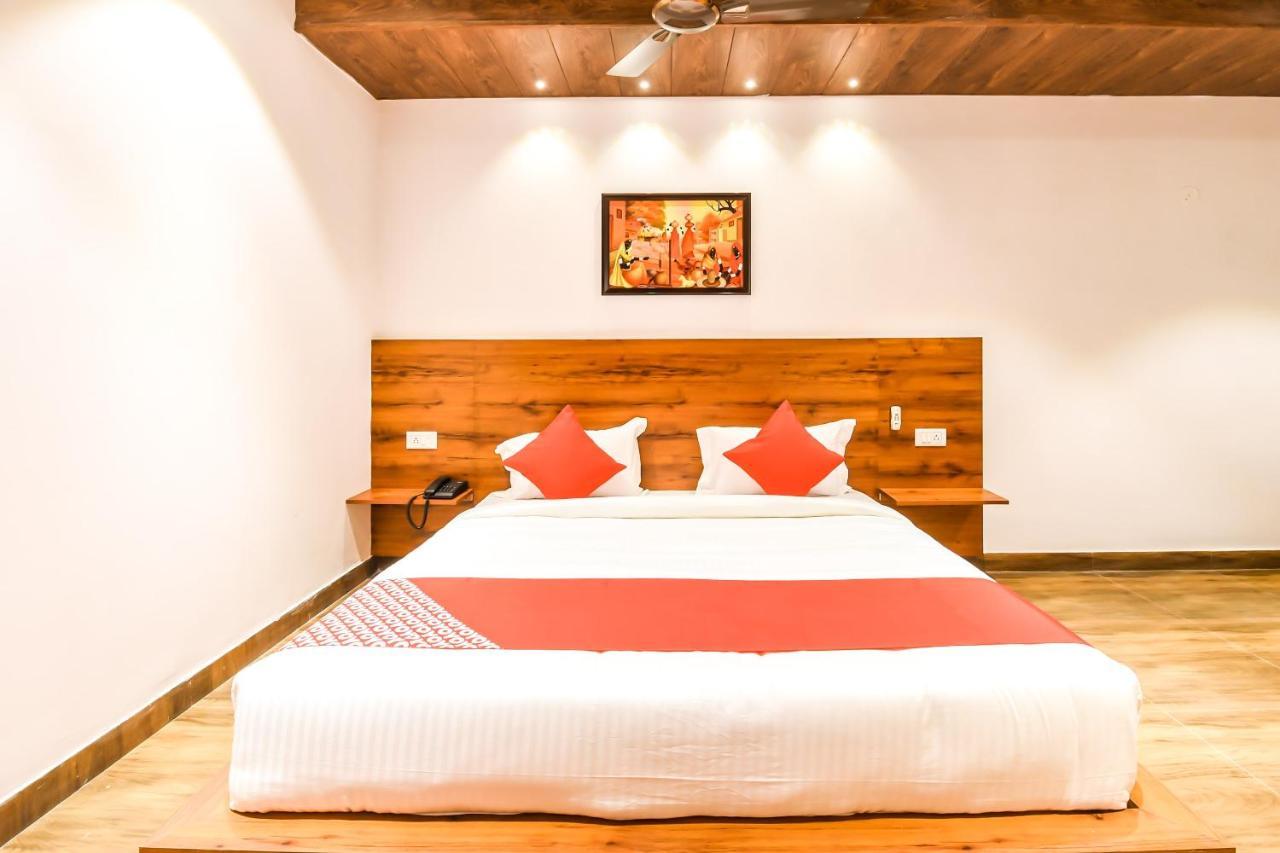 Capital O 19133 Oak Tree Hotel New Delhi Exterior foto