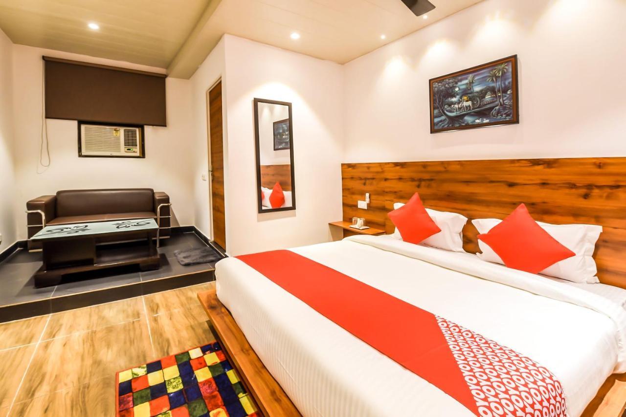 Capital O 19133 Oak Tree Hotel New Delhi Exterior foto