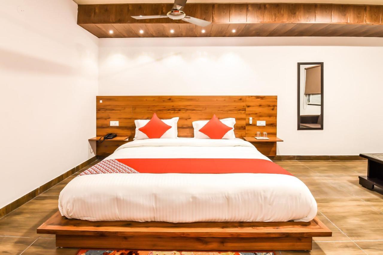 Capital O 19133 Oak Tree Hotel New Delhi Exterior foto