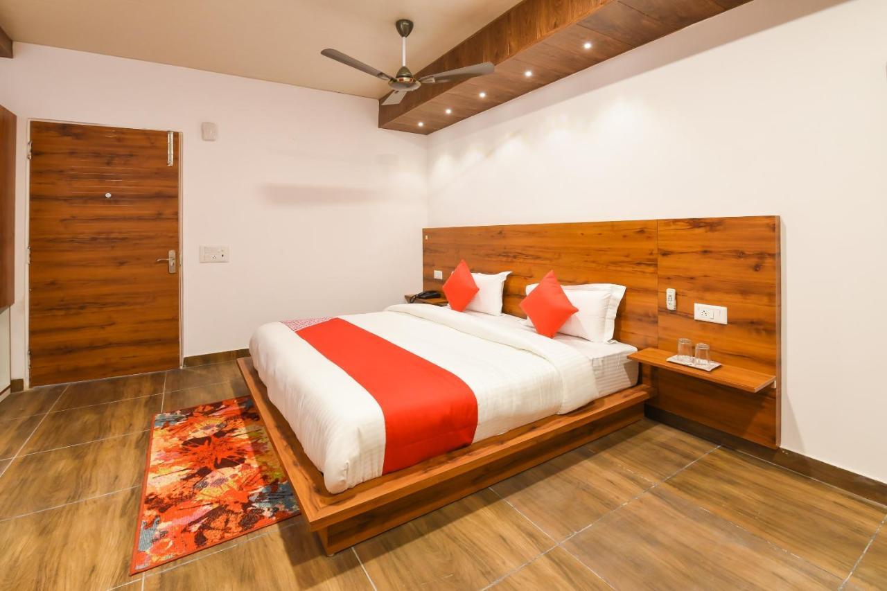 Capital O 19133 Oak Tree Hotel New Delhi Exterior foto