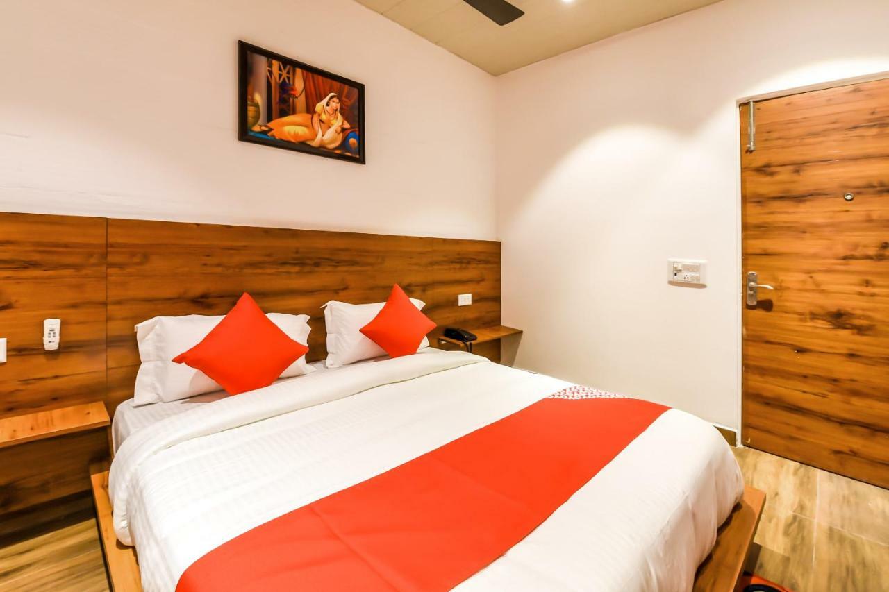 Capital O 19133 Oak Tree Hotel New Delhi Exterior foto