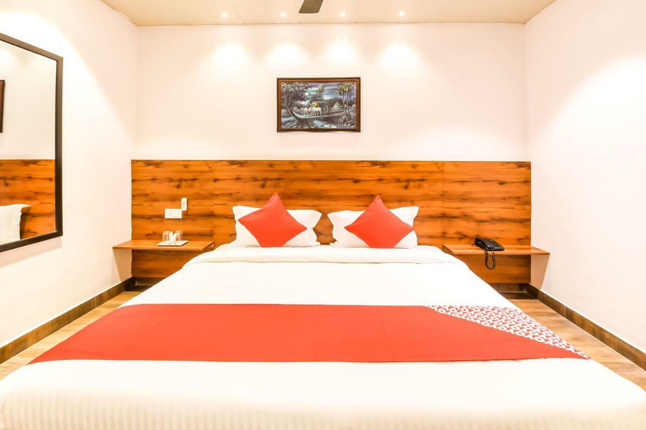 Capital O 19133 Oak Tree Hotel New Delhi Exterior foto
