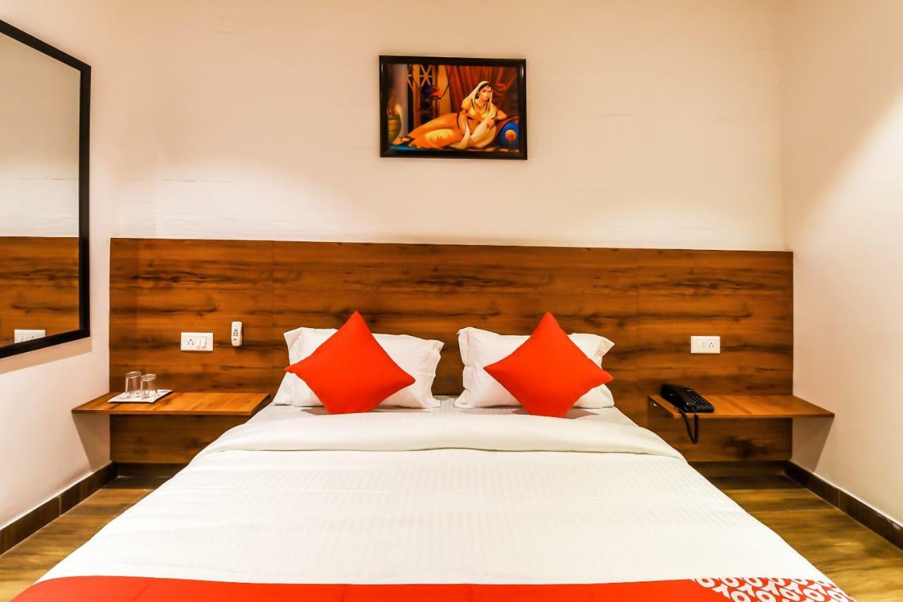 Capital O 19133 Oak Tree Hotel New Delhi Exterior foto