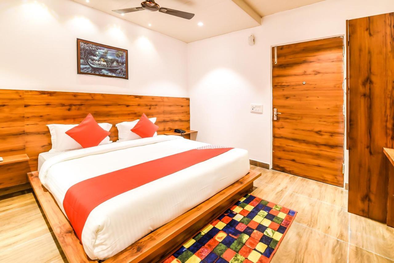Capital O 19133 Oak Tree Hotel New Delhi Exterior foto
