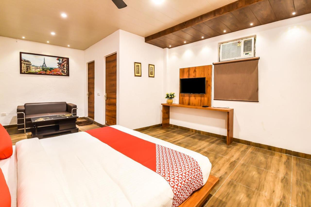 Capital O 19133 Oak Tree Hotel New Delhi Exterior foto
